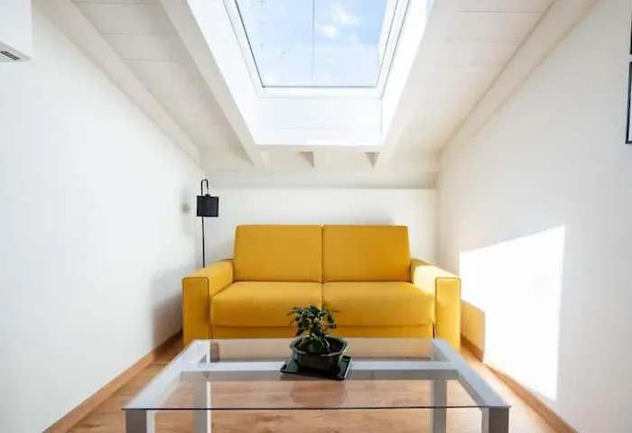 Domus: Modern Loft In The Center Of