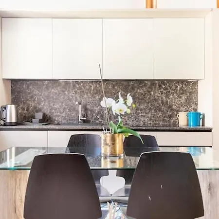 Domus: Modern Loft In The Center Of 帕爾馬