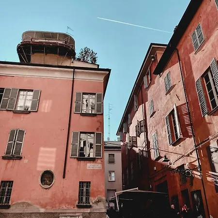 Domus: Modern Loft In The Center Of