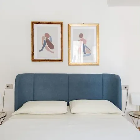 Domus: Modern Loft In The Center Of בית נופש