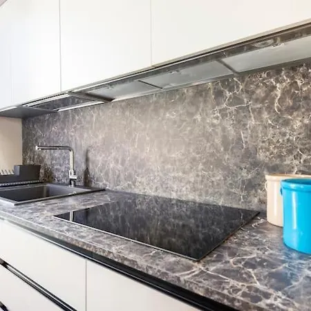 Domus: Modern Loft In The Center Of בית נופש